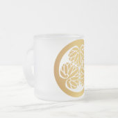 赤のTokugawa Aoiの日本人の月曜日の家紋の金ゴールド フロストグラスマグカップ (正面左)