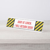 赤はっきりしたい「遠くにランチ。すぐに戻ってくる！」 デスクネームプレート (正面)