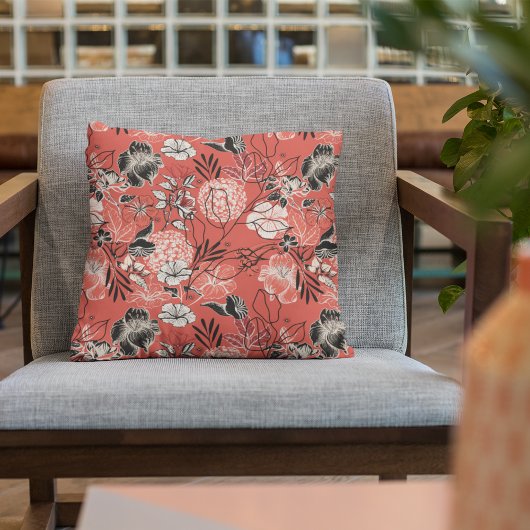赤はっきりしたと黒の花柄 クッション