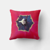 赤はっきりしたチューリップ花マクロ自然写真 クッション (裏面)