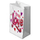 赤はっきりしたピンク文字の真の愛 スモールペーパーバッグ (正面アングル)