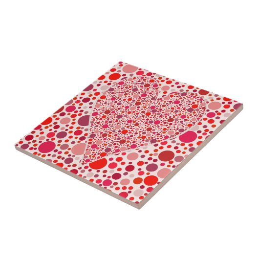 赤はモザイクハートの形のピンクの水玉模様に点を打ちます タイル (側面)