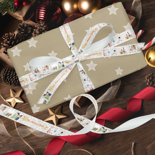 赤は自分に小さなメリークリスマスを持っている サテンリボン