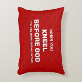 赤ひざまずいて神の前に祈りの言葉アクセント枕 アクセントクッション (正面(垂直))