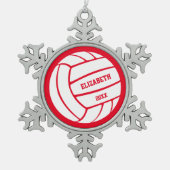 赤または任意の色パーソナライズされたの女の子のバレーボール スノーフレークピューターオーナメント (正面)