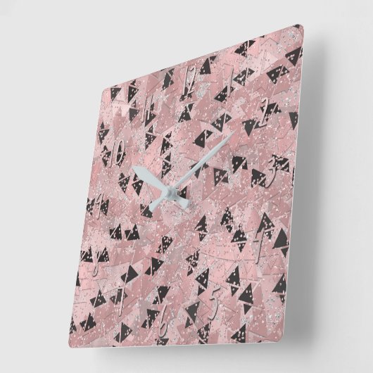 赤みを帯びたバラピンク金ゴールドと黒い三角形のパターン スクエア壁時計 (傾斜)