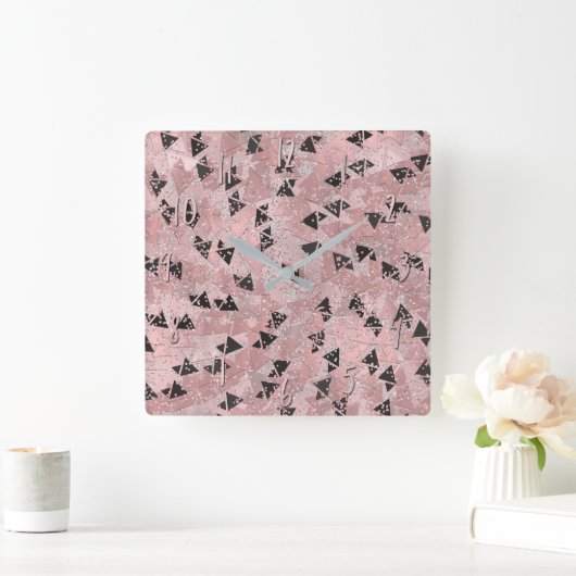 赤みを帯びたバラピンク金ゴールドと黒い三角形のパターン スクエア壁時計 (ホーム)