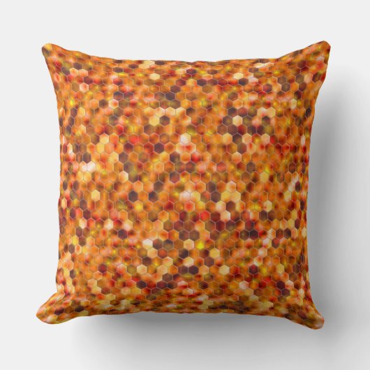 赤みを帯びた色調の斑点に六角のモザイク クッション (正面)