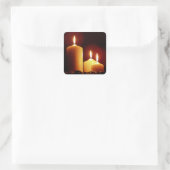 赤みを帯びた輝きを放つ穏やかな蝋燭 スクエアシール (バッグ)