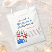 赤よくはしゃぐと青のボーリングをテーマにした第6誕生日 フェイバーバッグ (クリップ留めされた状態)