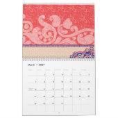 赤を特徴とする複雑なペイズリーパタ鮮やかーン カレンダー (3月 2027)