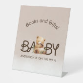 赤ん坊のシャワー本や贈り物が待ち遠しい 台座サイン (正面)