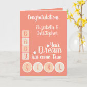 赤ん坊の少女は珊瑚桃を愛し大切に カード (黄色い花)