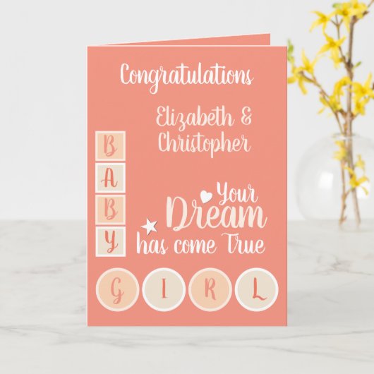 赤ん坊の少女は珊瑚桃を愛し大切に カード (黄色い花)