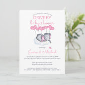 赤ん坊の車で雲の上にピンクの象をシャワー 招待状 (スタンド正面)