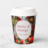 赤エレガントいバラが花を咲かせ結婚る 紙コップ (正面)