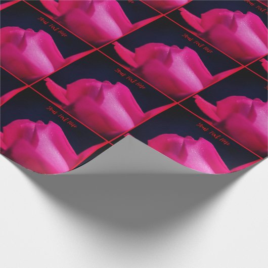 赤エレガントいバラの花パーソナライズされた ラッピングペーパー (角)