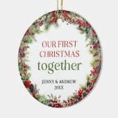 赤エレガントと緑の私たちの初めてのクリスマス セラミックオーナメント (左)