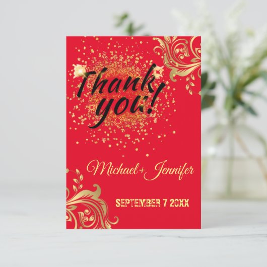 赤エレガントと金ゴールドのカスタムウェディング サンキューカード (スタンド正面)