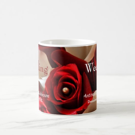 赤エレガントバラ花金ゴールドアクセント結婚 コーヒーマグカップ (中央)