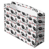 赤エレガントモダンと黒のホリーパターン ラージペーパーバッグ (裏面アングル)