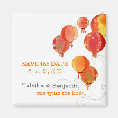 赤エレガント紙ランタン結婚式の日付を保存 マグネット (正面)