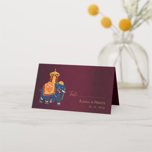 赤エレガント金ゴールド伝統的デザイン結婚の プレイスカード (正面)