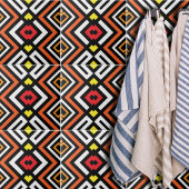 赤オレンジ色白黒モザイク幾何学模様 タイル