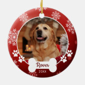 赤カスタムいクリスマスをプリントするペット犬の写真ポー セラミックオーナメント (裏面)