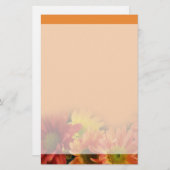 赤カラフル色、黄色、オレンジ色のデイジーの花。 便箋 (正面/裏面)