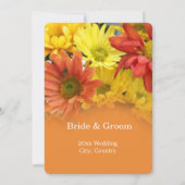 赤カラフル色、黄色、オレンジ色のデイジー結婚の花 招待状 (裏面)