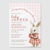 赤ガーデン市松模様にベリースイートバニー赤ちゃんシャワー マグネット招待状 (正面)