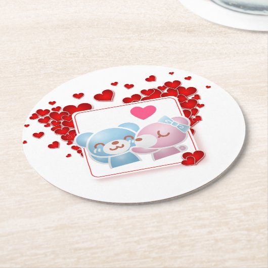 赤キスをする恋のハートたちのまわりに ラウンドペーパーコースター (アングル)