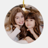 赤クラシックタータンチェックのプレイド名と写真クリスマス セラミックオーナメント (裏面)