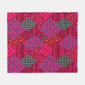 赤クリムゾンカラフルパッチワーク フリースブランケット (正面(横))