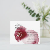 赤スタイリッシュワインスピルモダン秋30誕生日 インビテーションポストカード (スタンド正面)