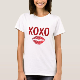 赤スタイリッシュ色リップXOXO Tシャツ