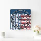 赤ストライプのと青の星模様がpを投げる スクエア壁時計 (ホーム)