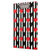 赤ストライプの黒ラブハートパターンデザイン クリップボード (左)