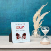 赤スニーカーズベビーシャワーウェルカムサインプラーク フォトプラーク (インサイチュ)