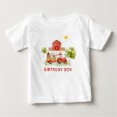 赤トラクターファーム動物の誕生日の少年 ベビーTシャツ (正面)