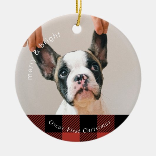 赤バッファロープレイドファミリードッグ |犬の初めてのクリスマス セラミックオーナメント (正面)