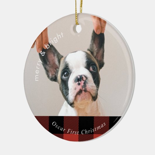 赤バッファロープレイドファミリードッグ |犬の初めてのクリスマス セラミックオーナメント (左)