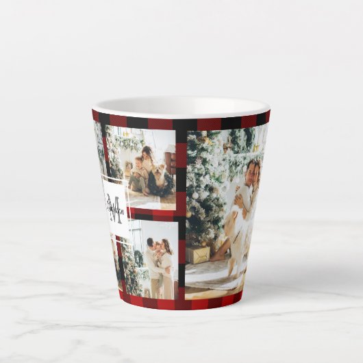 赤バッファロープレイド&コラージュの写真とイニシャル カフェラテマグ (正面)