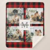 赤バッファロープレイド&コラージュの写真とイニシャル シェルパブランケット (正面)