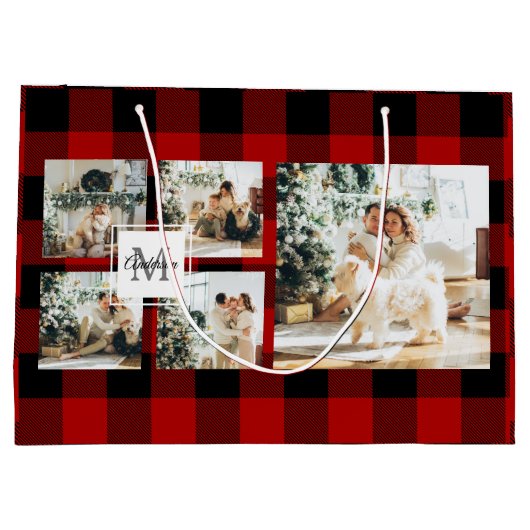 赤バッファロープレイド&コラージュの写真とイニシャル ラージペーパーバッグ (裏面)