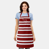 赤パタパーソナライズされたーンストライプの エプロン (着用した状態)