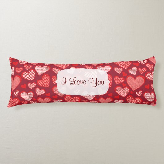 赤パターン（の模様が）ある君のハート ボディピロー (正面)