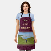 赤パーソナライズされたお母さん向け退職祝い エプロン (着用した状態)