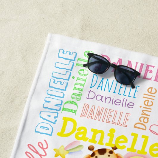 赤パーソナライズされたん坊の動物と長い女の子の名前 ビーチタオル (インサイチュ)